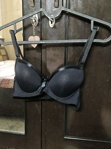 Hot Black Bra With Stylish Cups