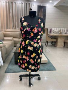 Black Flowery Bodycon Knee Length 👗