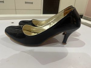 2 Inch Black Pumps