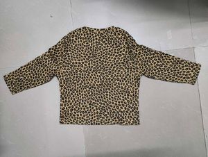 Levi&#39;s Cute Leopard Print Top