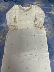 Elegant White &amp; Gold Embroidered Kurti