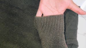 Pullover With Beautiful Knot