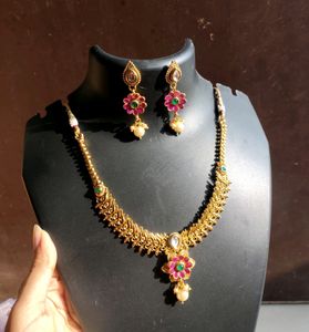 Gold Toned Elegant Necklace With Earring