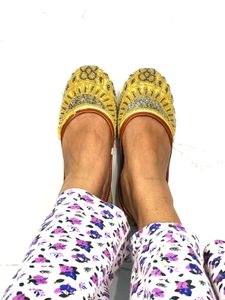 Embroidered Ethnic Juttis