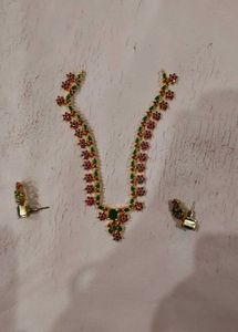 Set With Ear Chains
