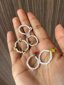 Handmade Beaded Rings Collection Of 5 💫💗