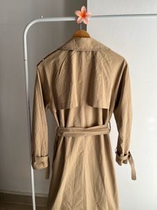 CLASSIC BEIGE TRENCH COAT