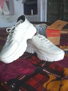 White Fashion Sneakers 7 No