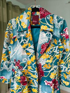 Beautiful Vintage Floral Printed Trench Coat.