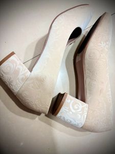 Beautiful Strong Lino Perros Off White Heels