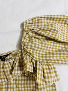 Gingham Crop Top with Puff Sleeves