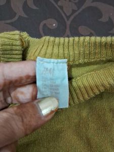 Cute Kids&#39; Yellow Sweater