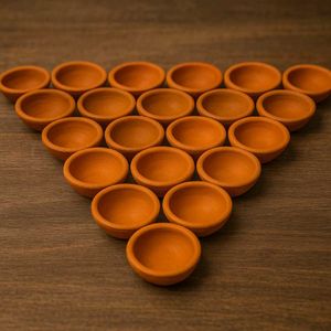 🪔 शुद्ध मिट्टी के दीये – घर की रौशनी और शुद्धता😍