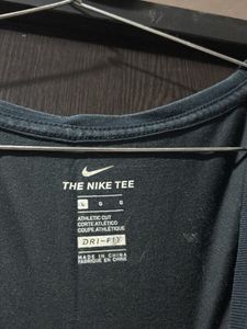 Nike Women's T-Shirt