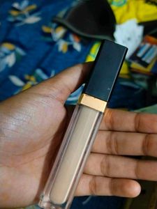 Manish Malhotra Concealer