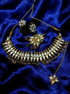 Necklace Having White Stone