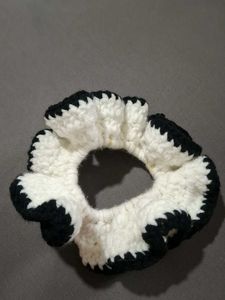 Crochet Scrunchie - Black &amp; White