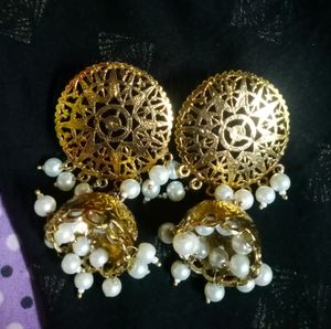 Golden Jhumka With Mangtika Set