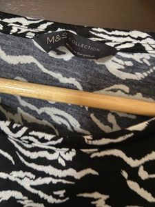 M&amp;S Black &amp; White Patterned T-Shirt (S)