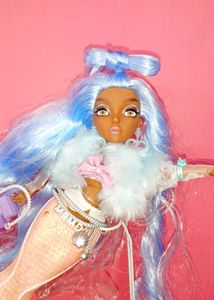 Mermaze Mermaidz Color Change Shellnelle Doll