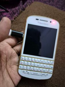 Blackberry Q10 Special Edition Gold