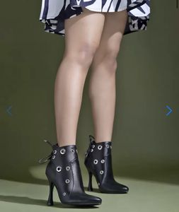The Trendsetter Black Pointed Toe Boots 🌸
