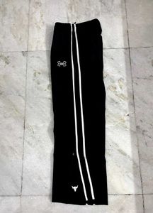 UNDER ARMOUR BLACK BOOTCUT TRACKPANTS
