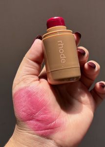 Rhode Pocket Blush :- Plum