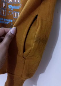 Mustard sweatshirt