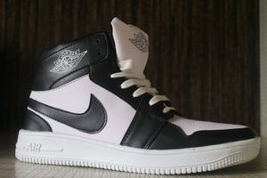 Black And White Sneaker 👟👟