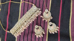 Necklace and Earring Set , Manng Tikka