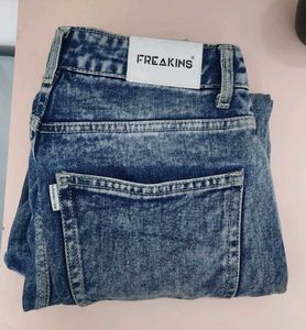 Freakins high-waist, straight fit jeans!