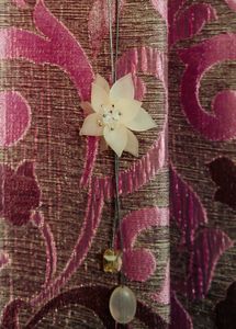 Unique Floral Pendant Necklace