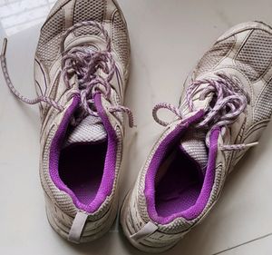 Old Reebok Shoes In Wearable Condition.