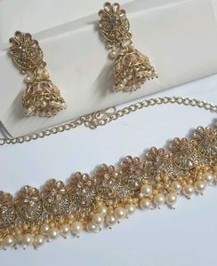 Elegant  Kundan &amp; Pearl Jewelry Set