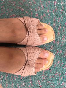 Knot Design Used Sandals