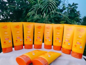 Aqualogica Glow 🌟 Dewy Sunscreen ✨