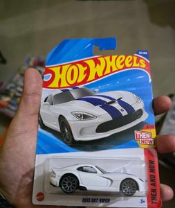 Hot Wheels SRT Viper &amp; Dodge Charger Hellcat