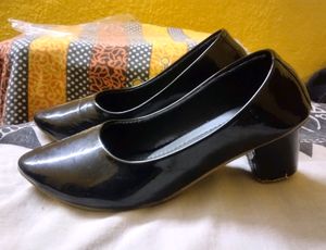 Black Glossy Formal Heels