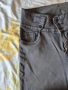 Gray High-Waisted Jeans