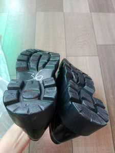 Chain Detailed Black Loafers