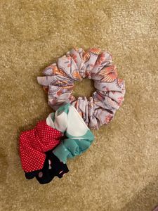 2 Scrunchies