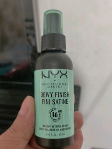 NYX DEWY MAKEUP SETTING SPREY
