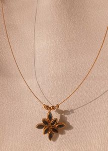 Peacock Blue Flower Pendant Necklace