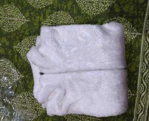 Cozy White Fleece Jacket.srif 1 time wear kiya.