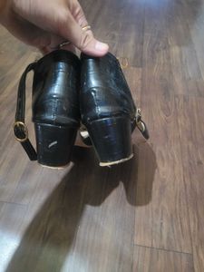 Black Pointed Flats