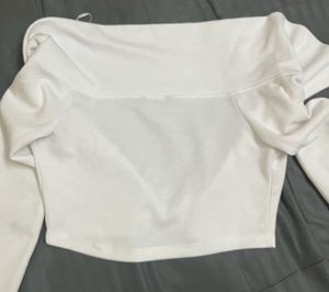 Chic White Zip-Up Crop Top