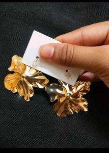 H&amp;M Inspiration Statement Big Hot Pearl Earring