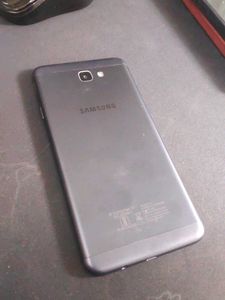 Samsung Galaxy - Cracked Screen