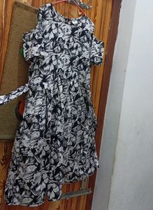 BLACK AND WHITE DRESS , COLD SHOULDERS
